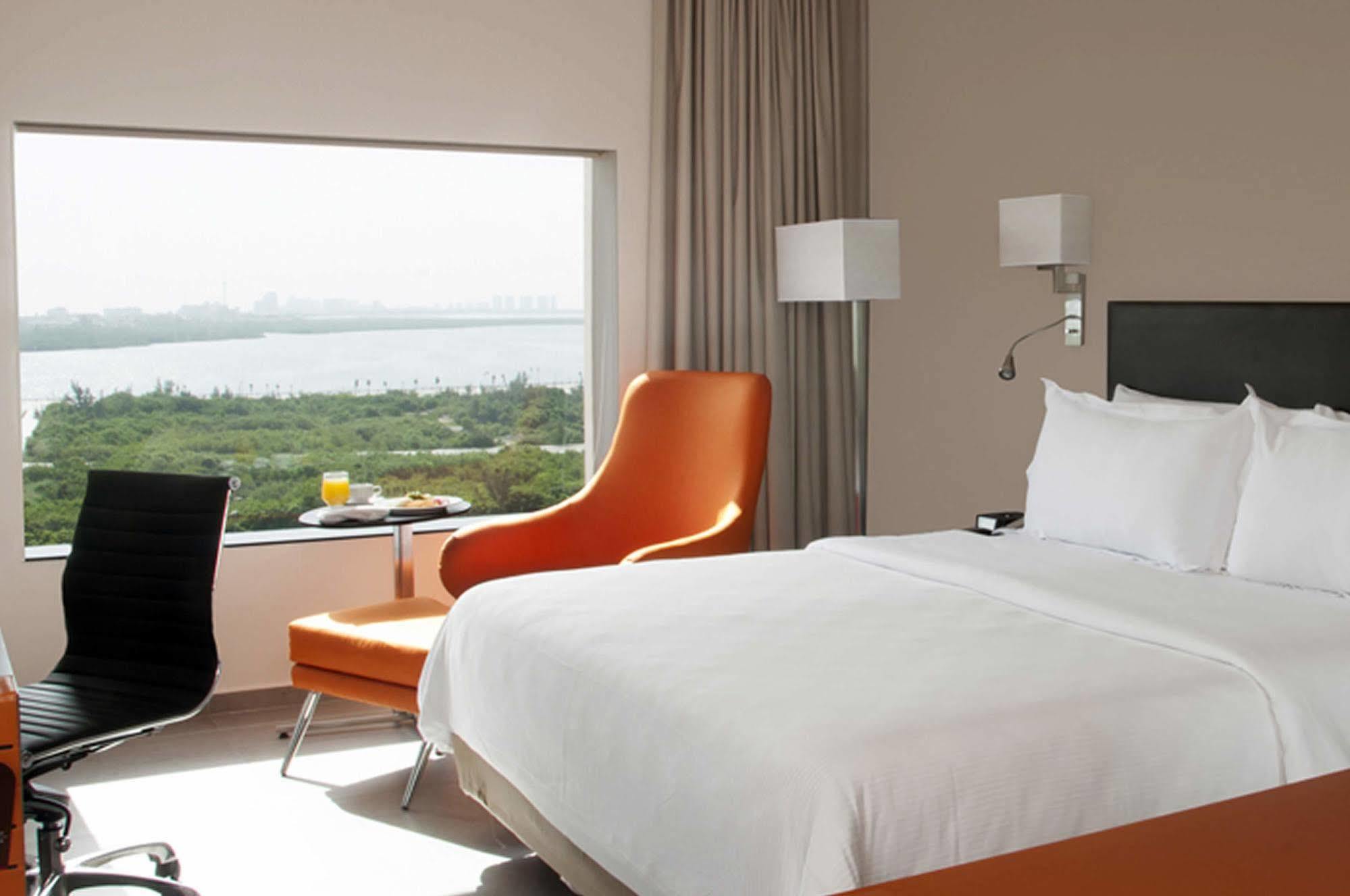 Fiesta Inn Cancun Las Americas Экстерьер фото