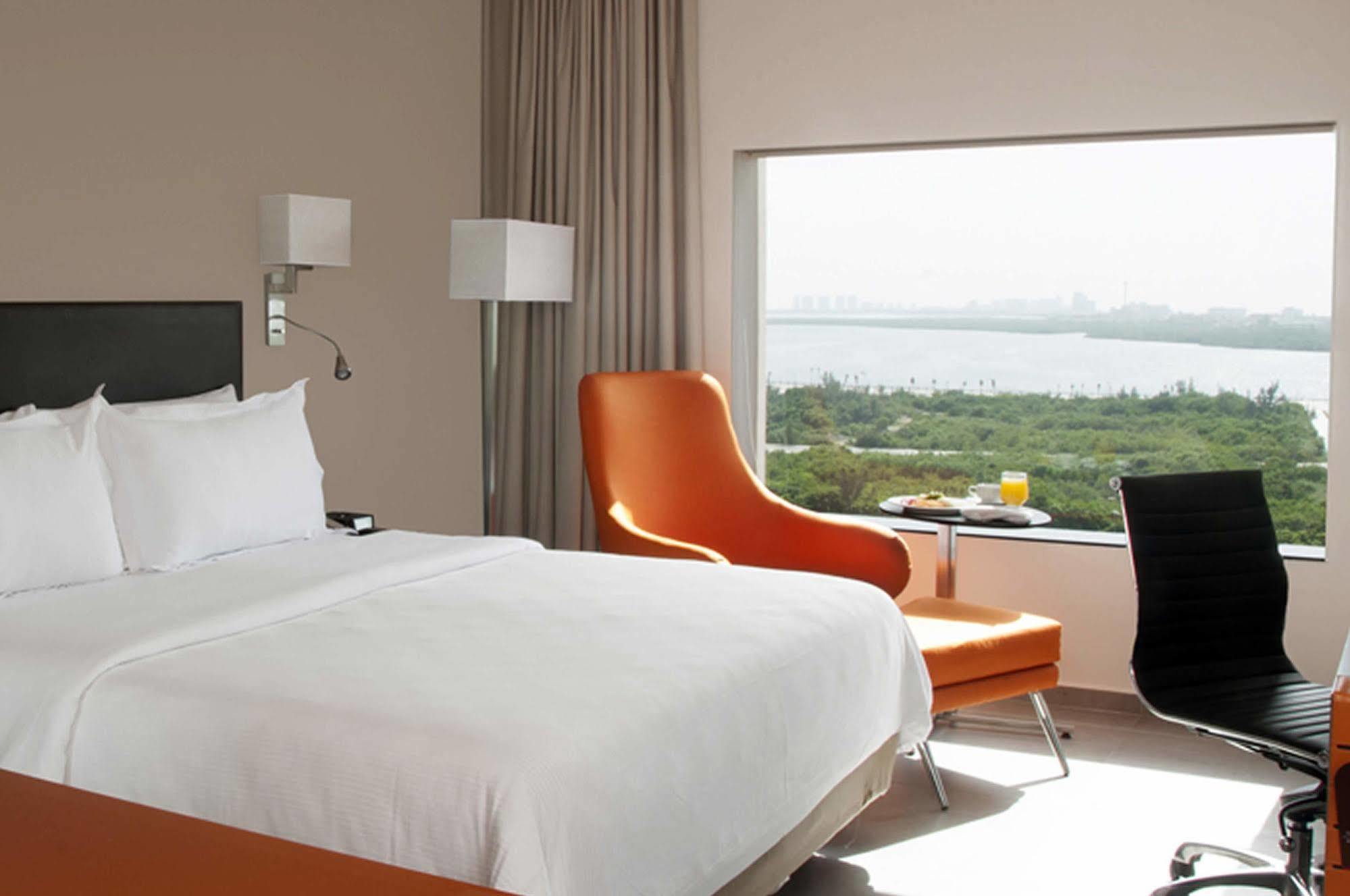 Fiesta Inn Cancun Las Americas Экстерьер фото